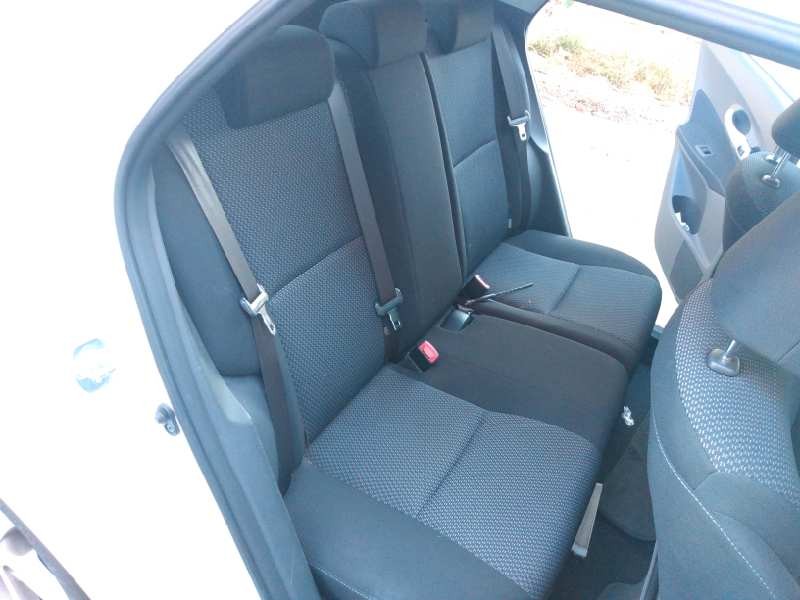 toyota auris del año 2013