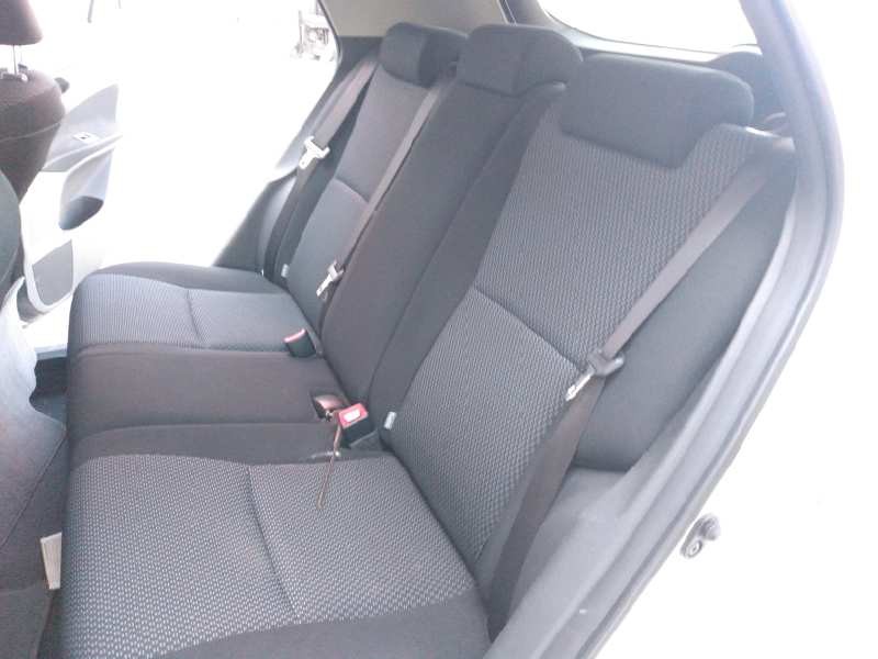 toyota auris del año 2013