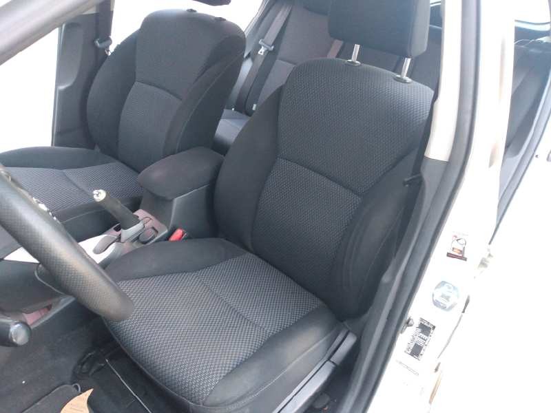 toyota auris del año 2013