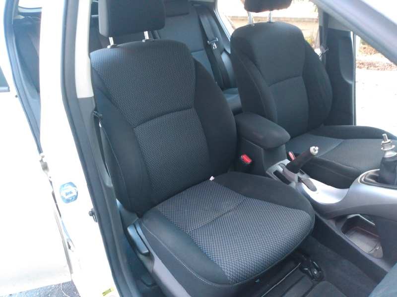 toyota auris del año 2013