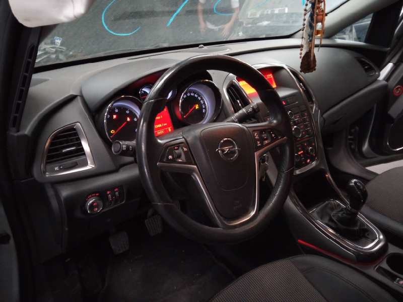 opel astra j lim. del año 2010