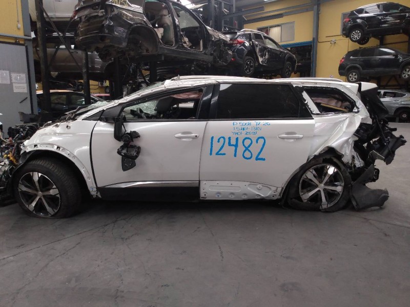 peugeot 5008 del año 2023