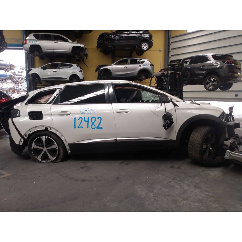 peugeot 5008 del año 2023