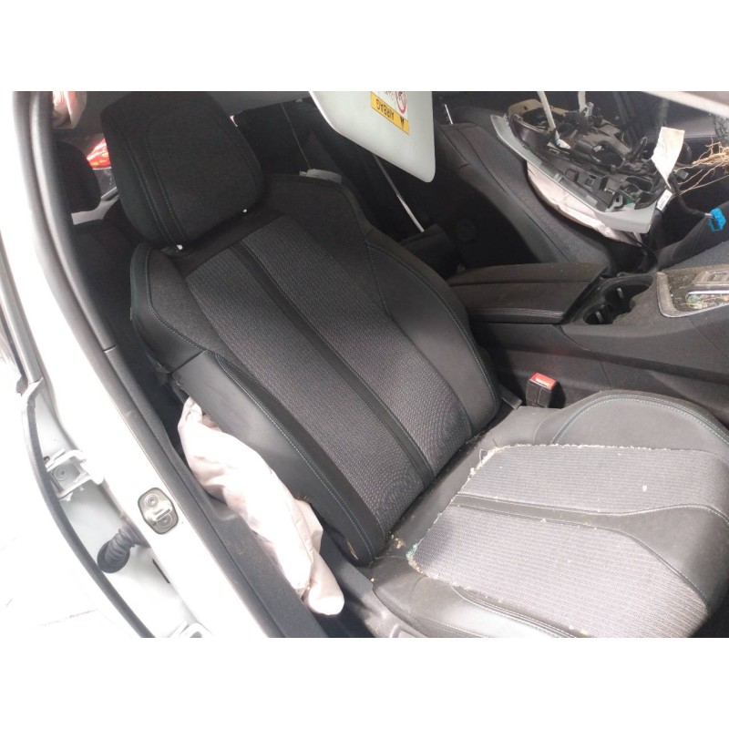 peugeot 5008 del año 2023