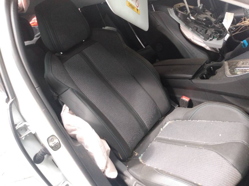 peugeot 5008 del año 2023