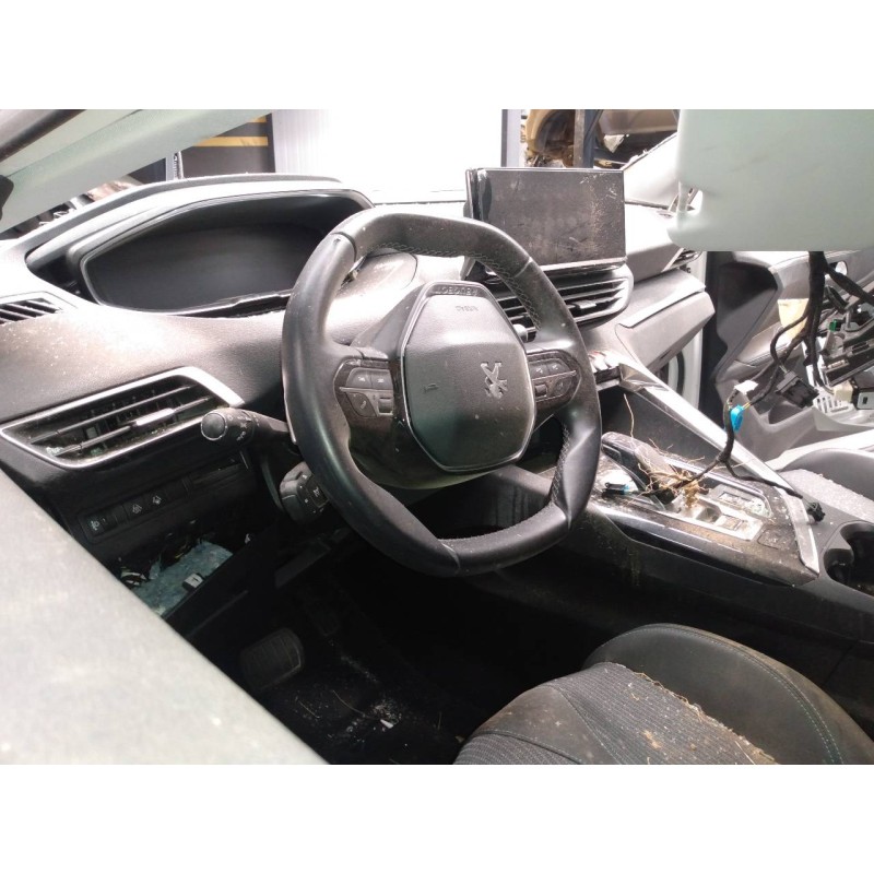 peugeot 5008 del año 2023