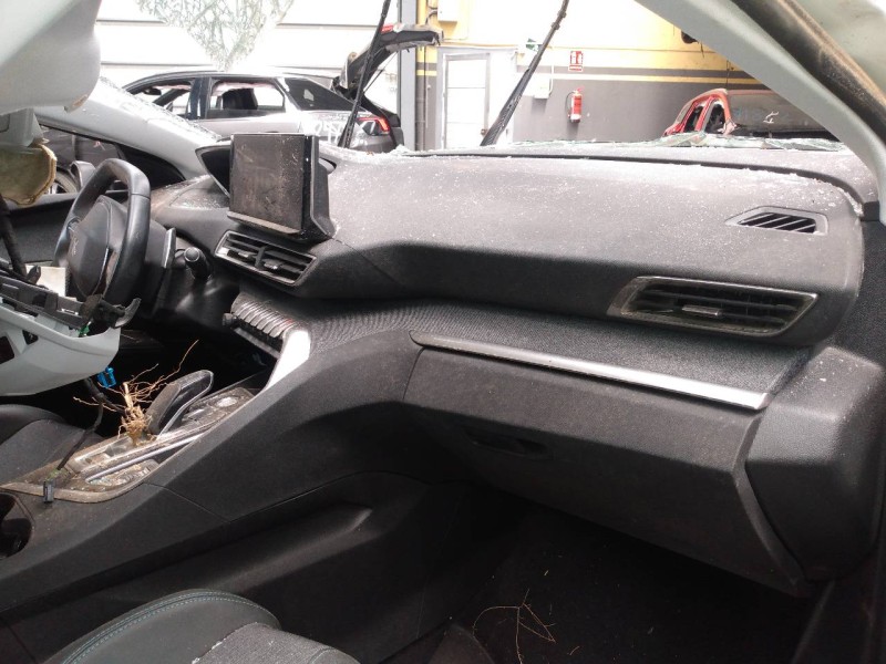 peugeot 5008 del año 2023