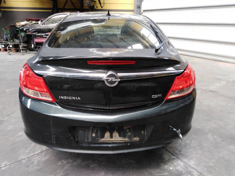 opel insignia berlina del año 2011