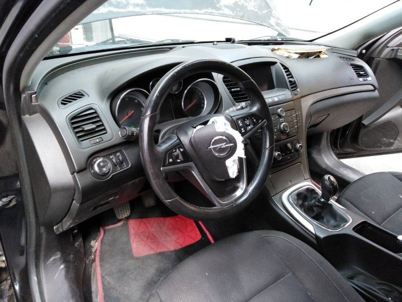 opel insignia berlina del año 2011