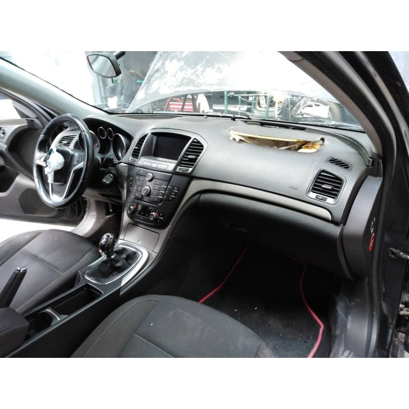 opel insignia berlina del año 2011