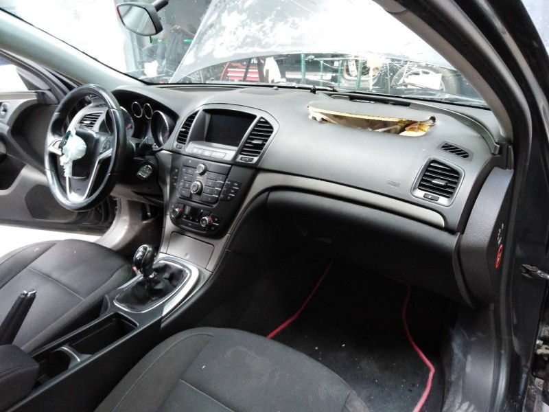 opel insignia berlina del año 2011