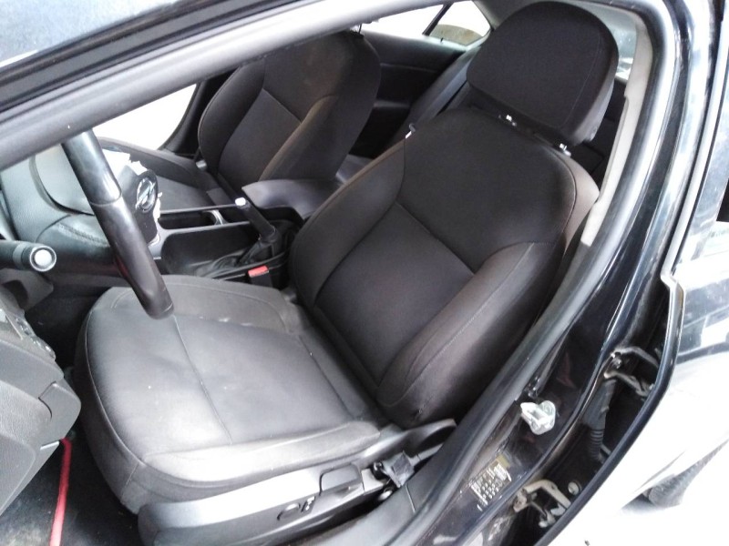 opel insignia berlina del año 2011