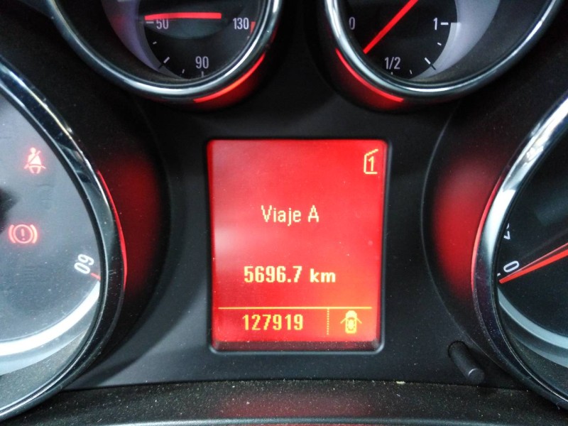 opel insignia berlina del año 2011