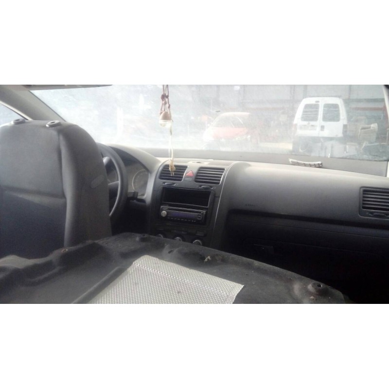 volkswagen golf v berlina (1k1) del año 2005