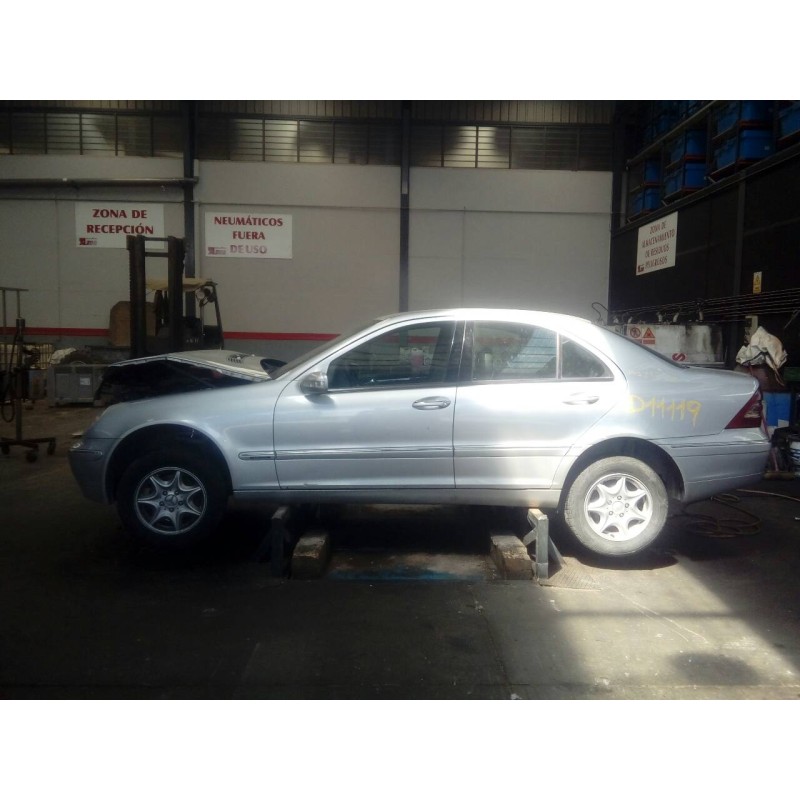 mercedes-benz clase c (w203) berlina del año 2001