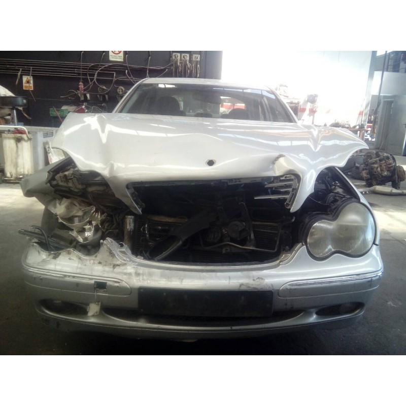mercedes-benz clase c (w203) berlina del año 2001