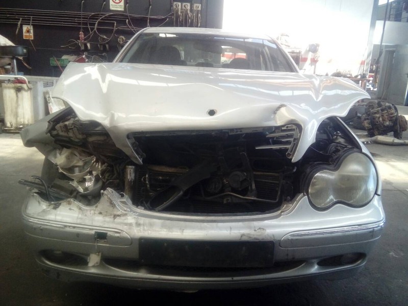 mercedes-benz clase c (w203) berlina del año 2001