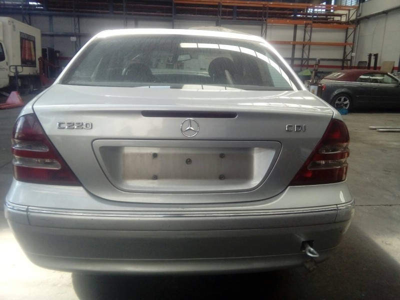 mercedes-benz clase c (w203) berlina del año 2001