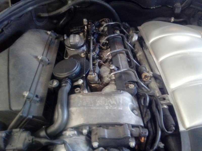 mercedes-benz clase c (w203) berlina del año 2001