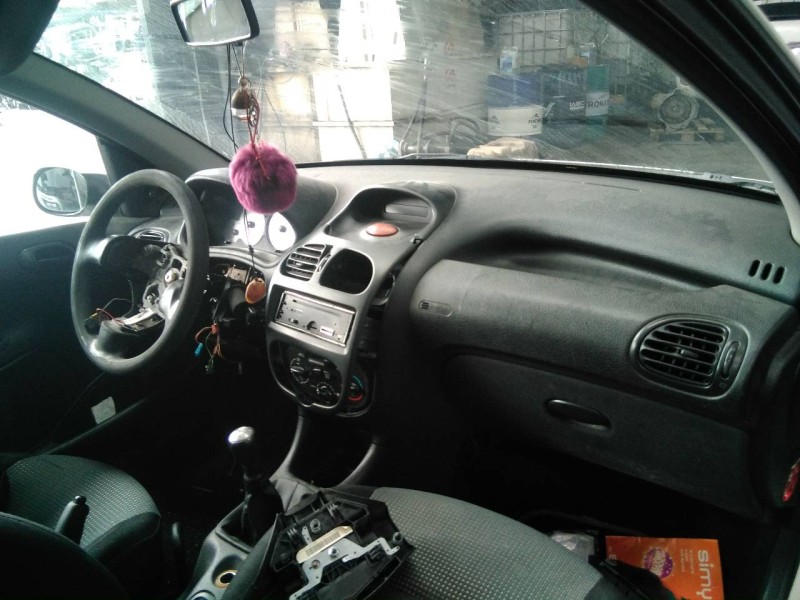 peugeot 206 berlina del año 2002