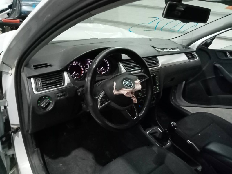 skoda spaceback (5h) del año 2015