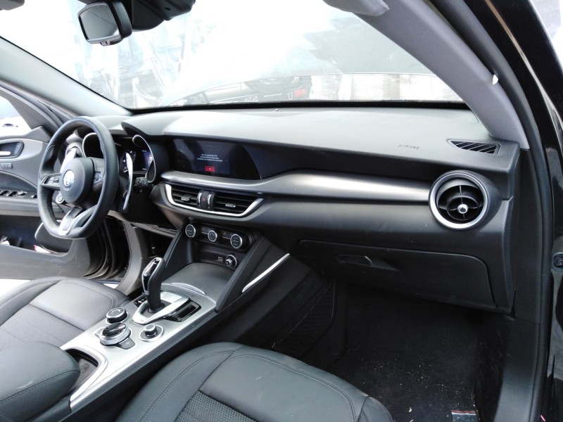 alfa romeo stelvio (630) del año 2021