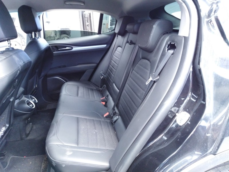 alfa romeo stelvio (630) del año 2021