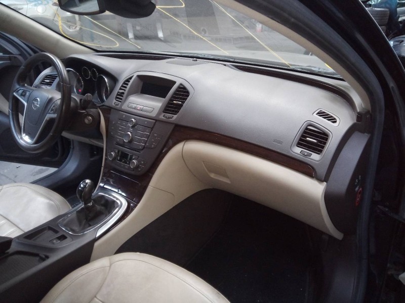 opel insignia berlina del año 2010