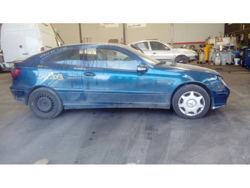 mercedes-benz clase c (w203) berlina del año 2002