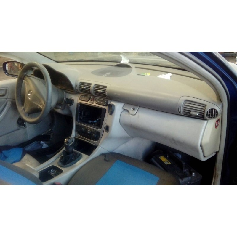 mercedes-benz clase c (w203) berlina del año 2002