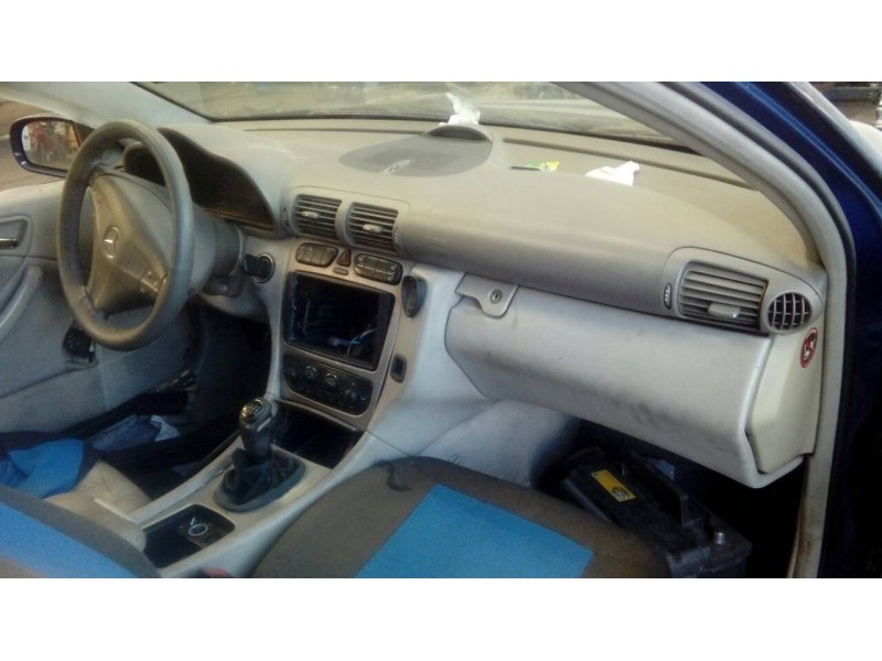 mercedes-benz clase c (w203) berlina del año 2002