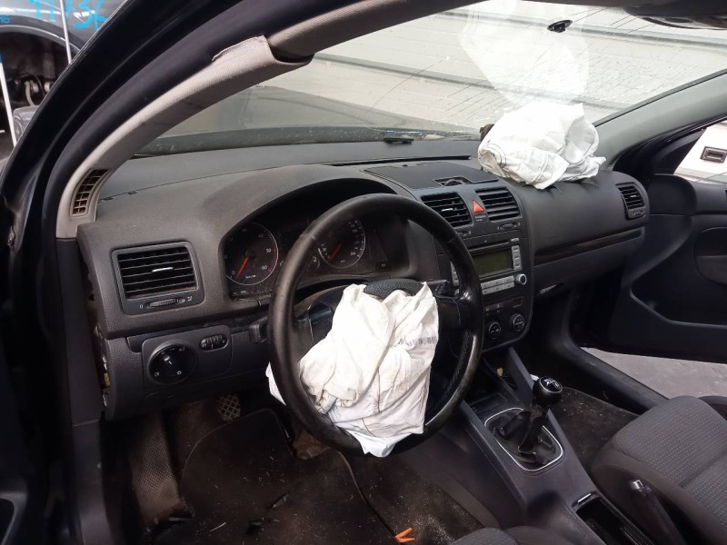 volkswagen golf v berlina (1k1) del año 2008