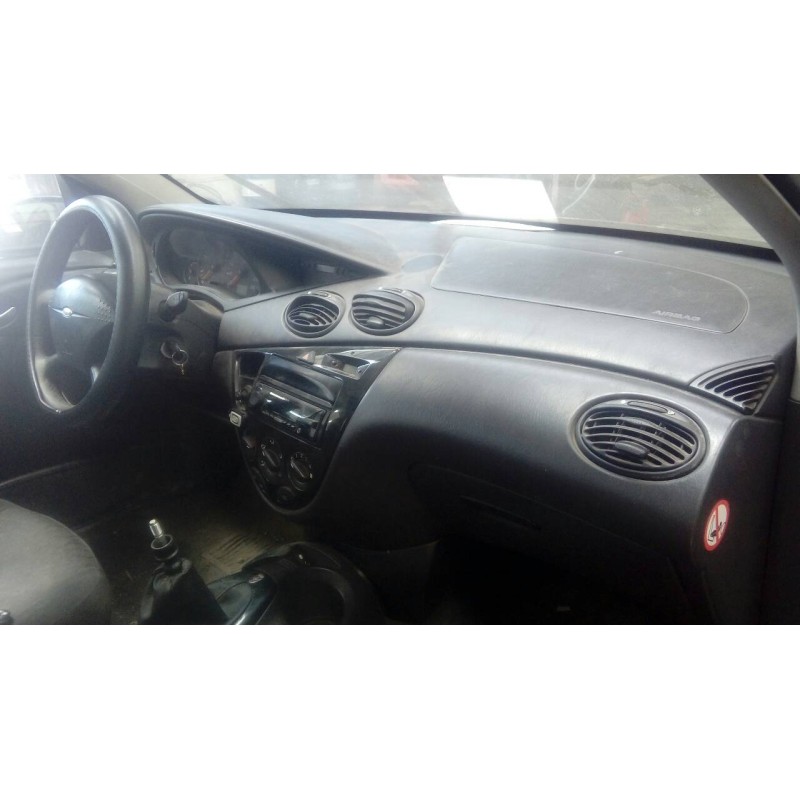 ford focus berlina (cak) del año 2001