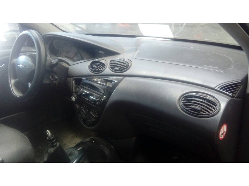 ford focus berlina (cak) del año 2001