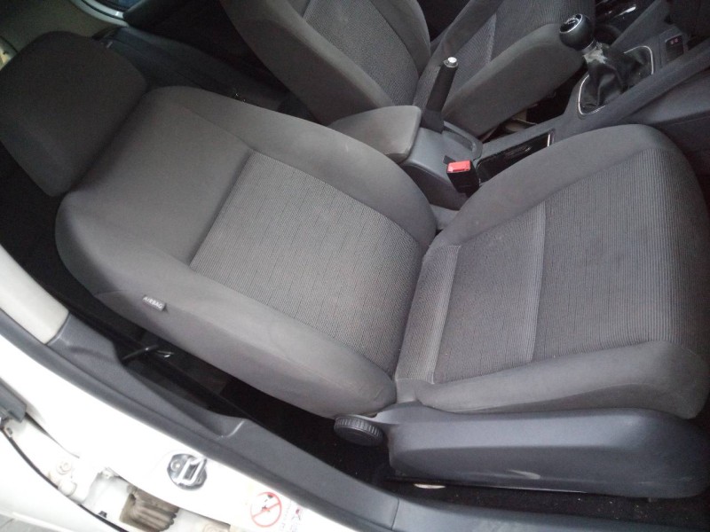 volkswagen golf v berlina (1k1) del año 2008