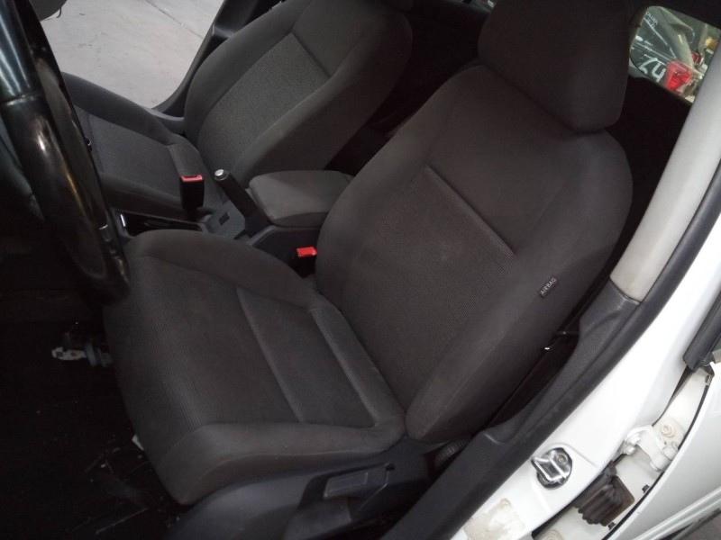 volkswagen golf v berlina (1k1) del año 2008