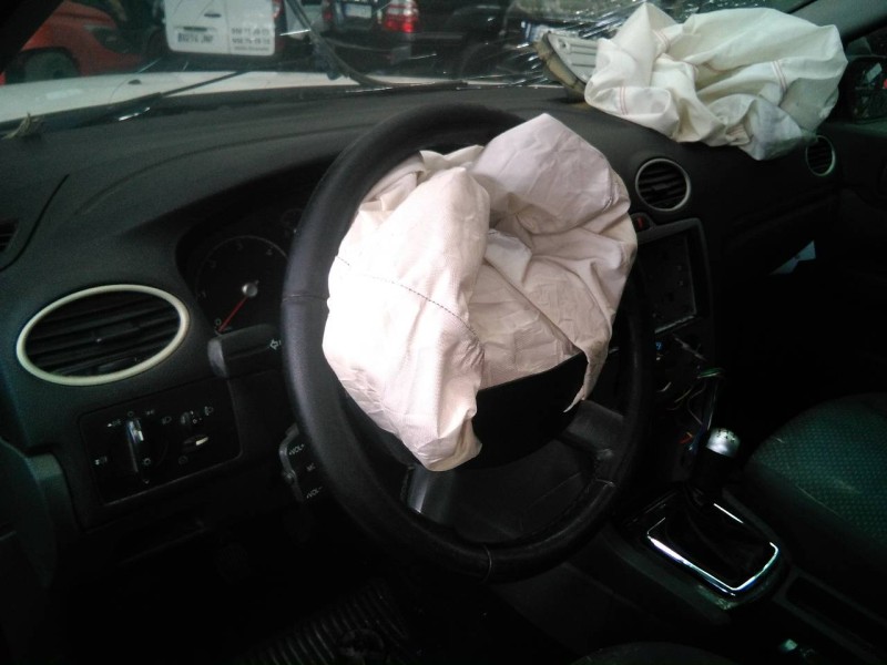 ford focus berlina (cak) del año 1998