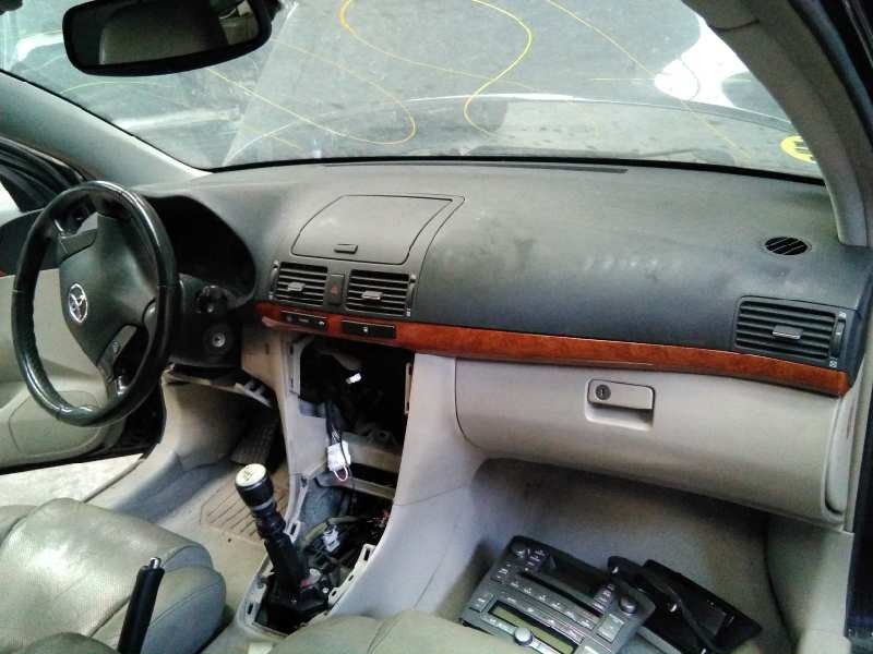 toyota avensis wagon (t25) del año 2006