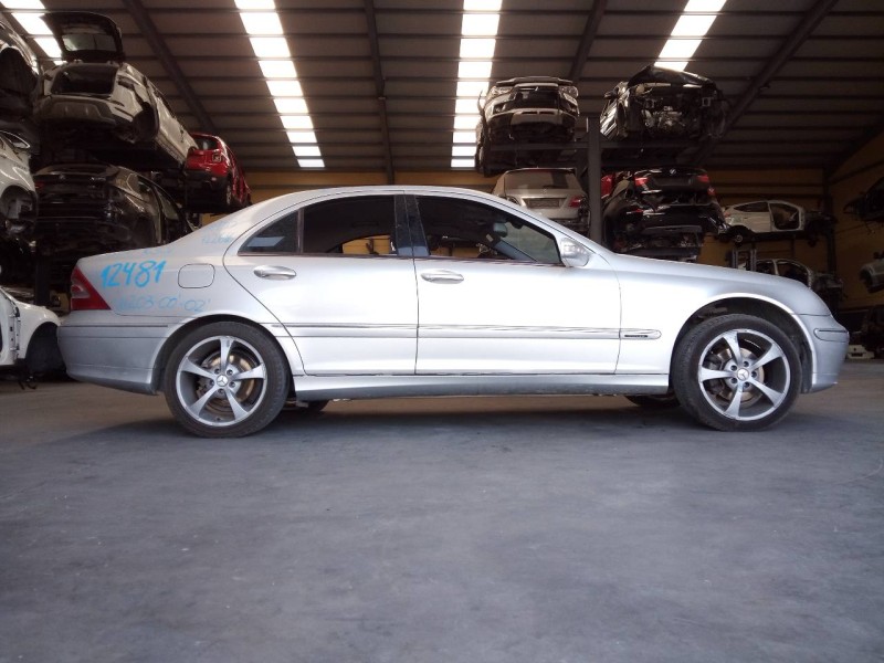 mercedes-benz clase c (w203) berlina del año 2003