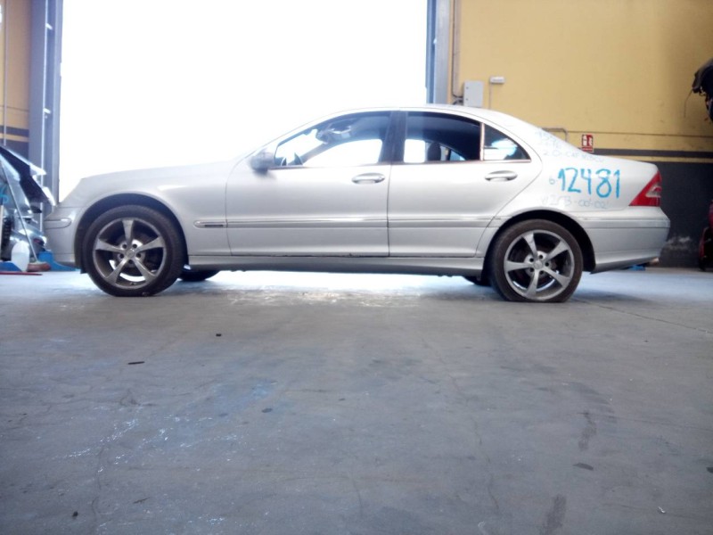 mercedes-benz clase c (w203) berlina del año 2003