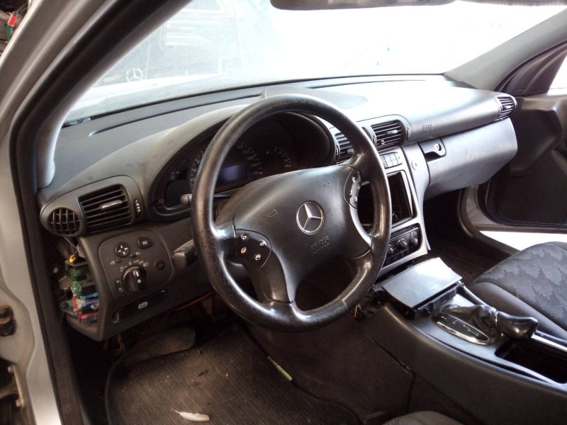 mercedes-benz clase c (w203) berlina del año 2003