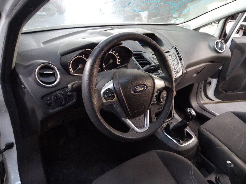 ford fiesta (ccn) del año 2013