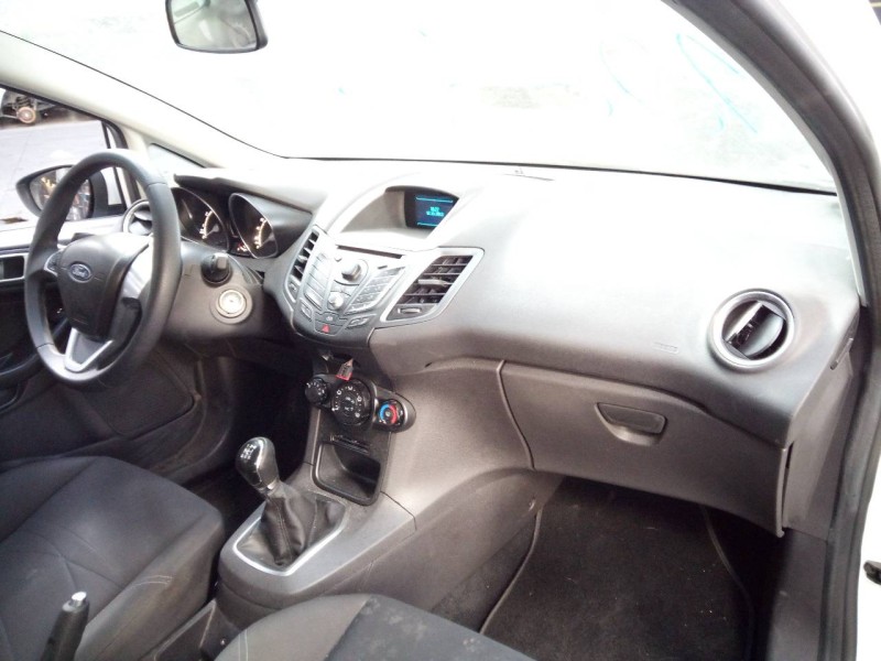 ford fiesta (ccn) del año 2013