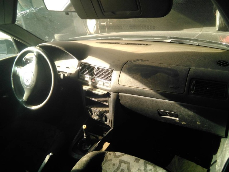 volkswagen golf iv berlina (1j1) del año 1999