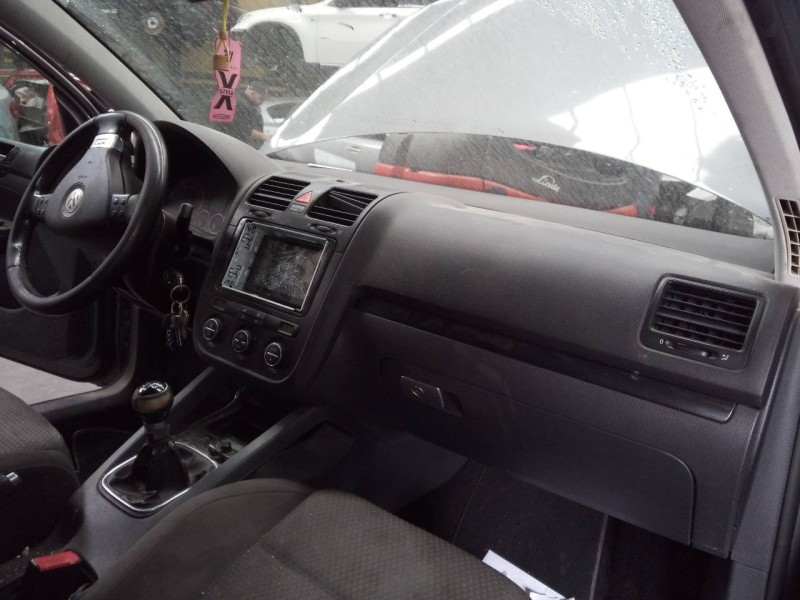 volkswagen golf v berlina (1k1) del año 2007