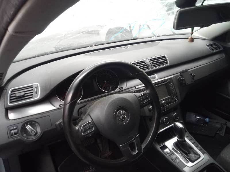 volkswagen passat variant (365) del año 2013