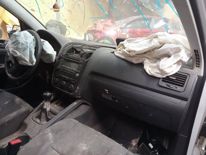 volkswagen golf v berlina (1k1) del año 2004