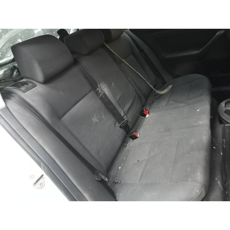 volkswagen golf v berlina (1k1) del año 2004