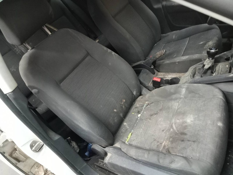 volkswagen golf v berlina (1k1) del año 2004