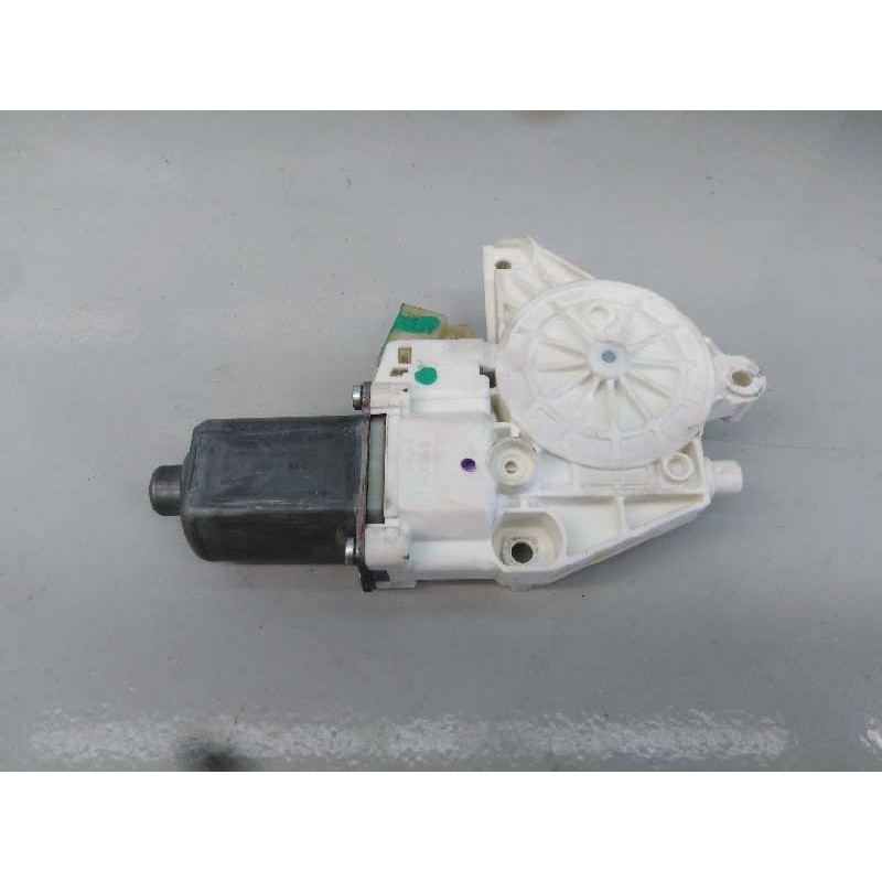 Recambio de motor elevalunas delantero derecho para mercedes-benz clase m (w164) ml 350 cdi (164.122) referencia OEM IAM A251820